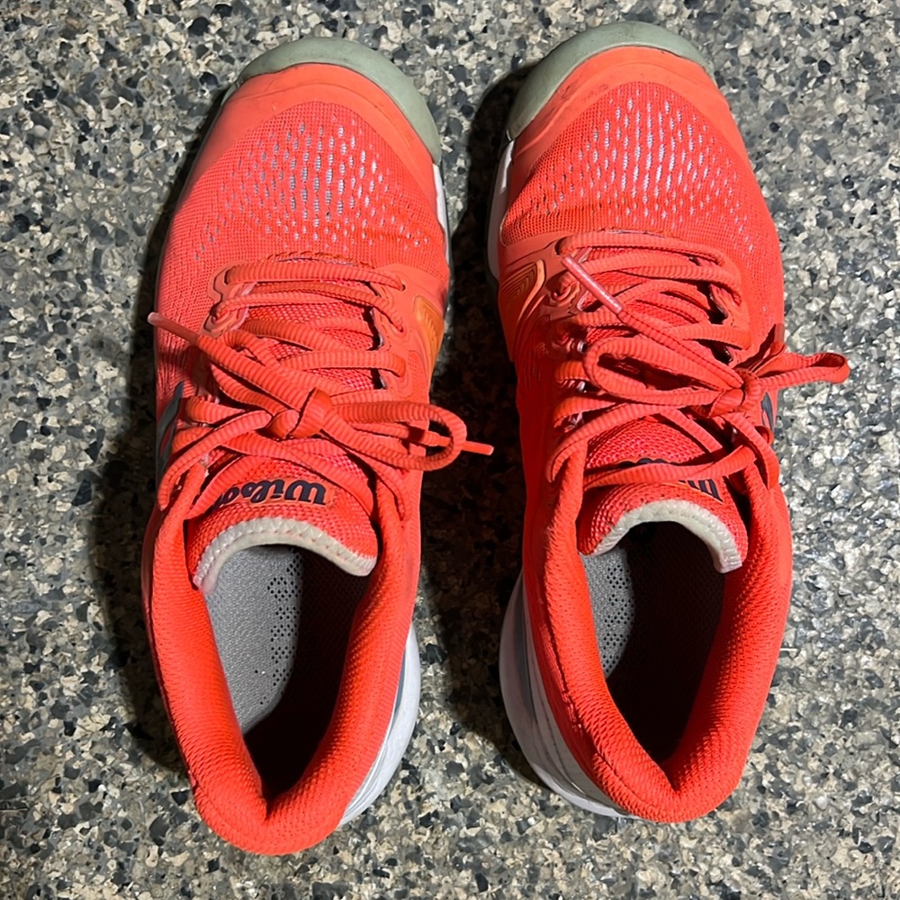 Wilson tennis shoes 6.5 excellent condition